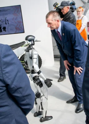 Фото 4. Губернатор Андрей Клычков провёл заседание координационного совета по промышленности