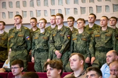 Фото 3. Молодые орловцы приняли участие в акции «В армии служить почётно»