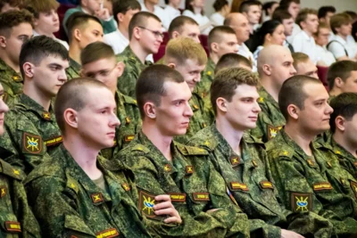Фото 4. Молодые орловцы приняли участие в акции «В армии служить почётно»