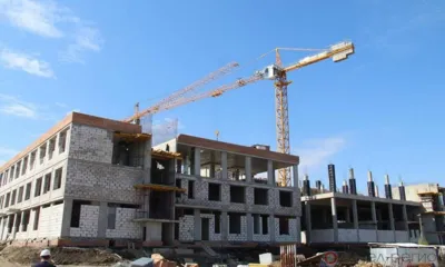 В Орле в школе на улице Зеленина началось возведение крыши