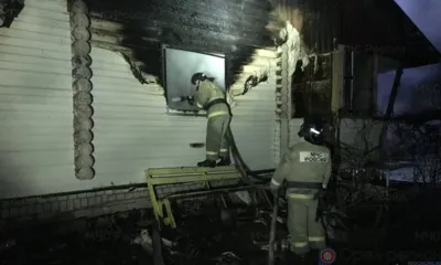 Орловец пытался потушить свой дом и получил ожоги