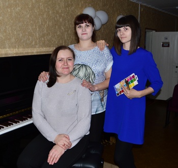 Три сестры, как и их мама, преподают в школе искусств