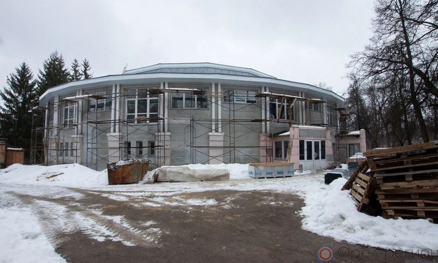 Андрей Клычков ознакомился с ходом строительства «Кванториума» и футбольного манежа в Орле