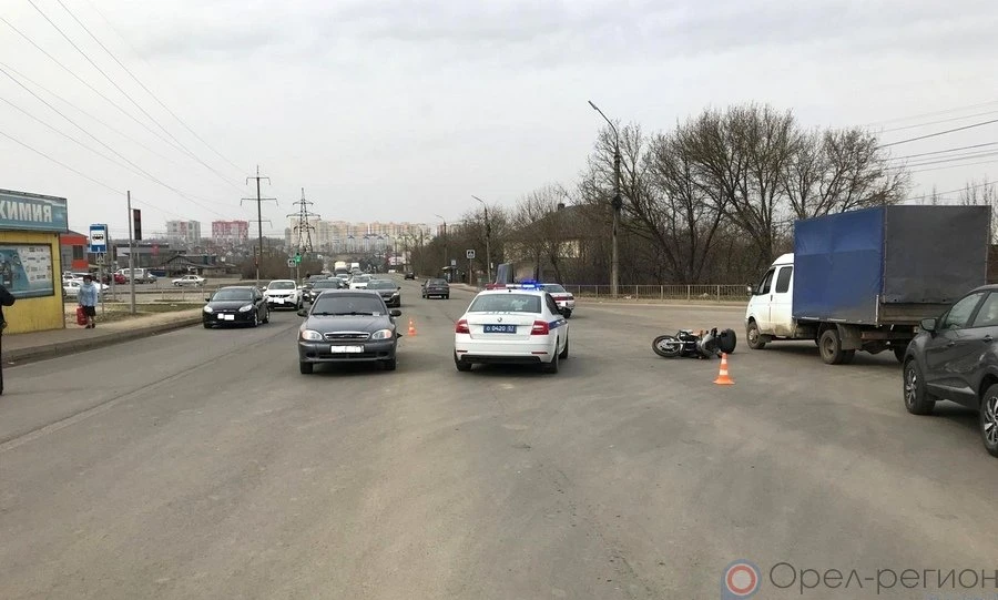В Орле мотоцикл протаранил Chevrolet Lanos