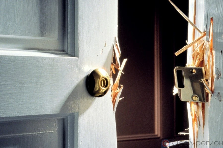 В одну воронку: Подозреваемый в краже болховчанин совершил ещё одно хищение