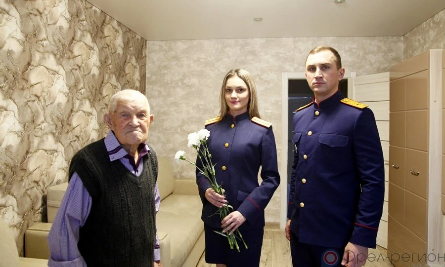 Орловские следователи поздравили участника Сталинградской битвы