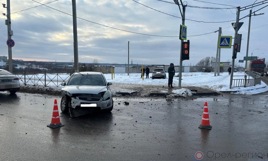 В Орле Ford и Kia не поделили дорогу