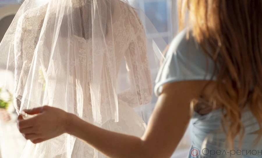 Орловчанка лишилась 44 тысяч при продаже свадебного платья